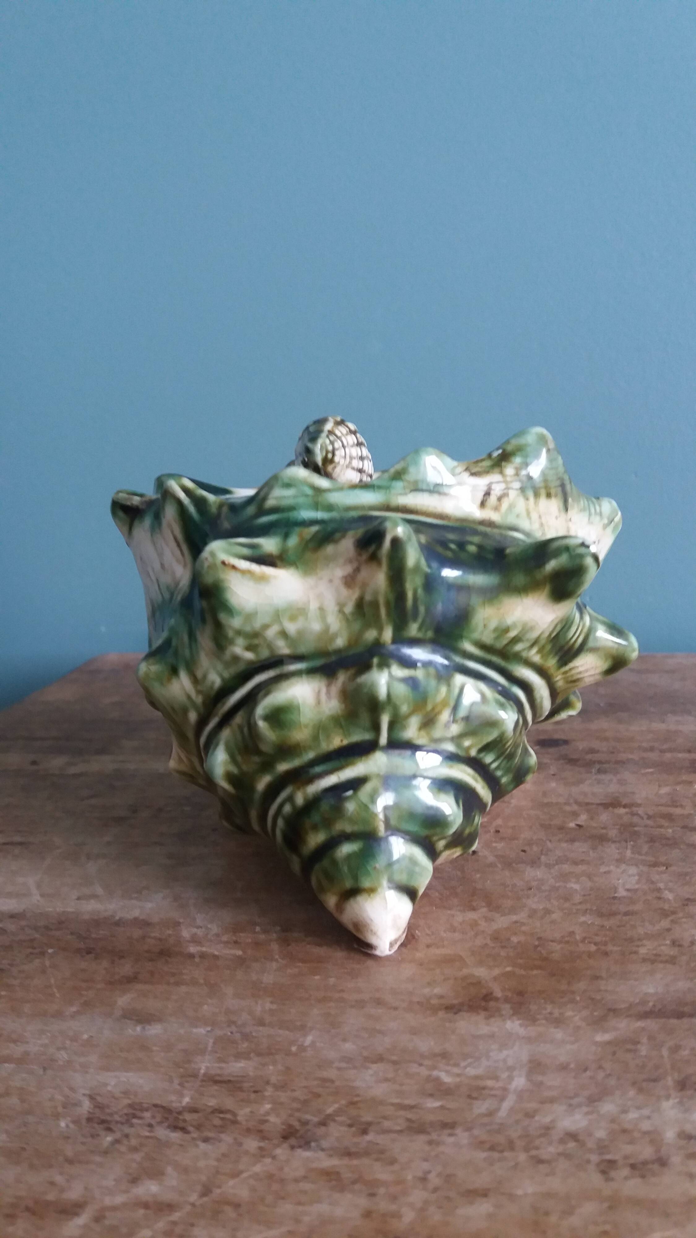 Zoomorphic sugar bowl shell in slipware
