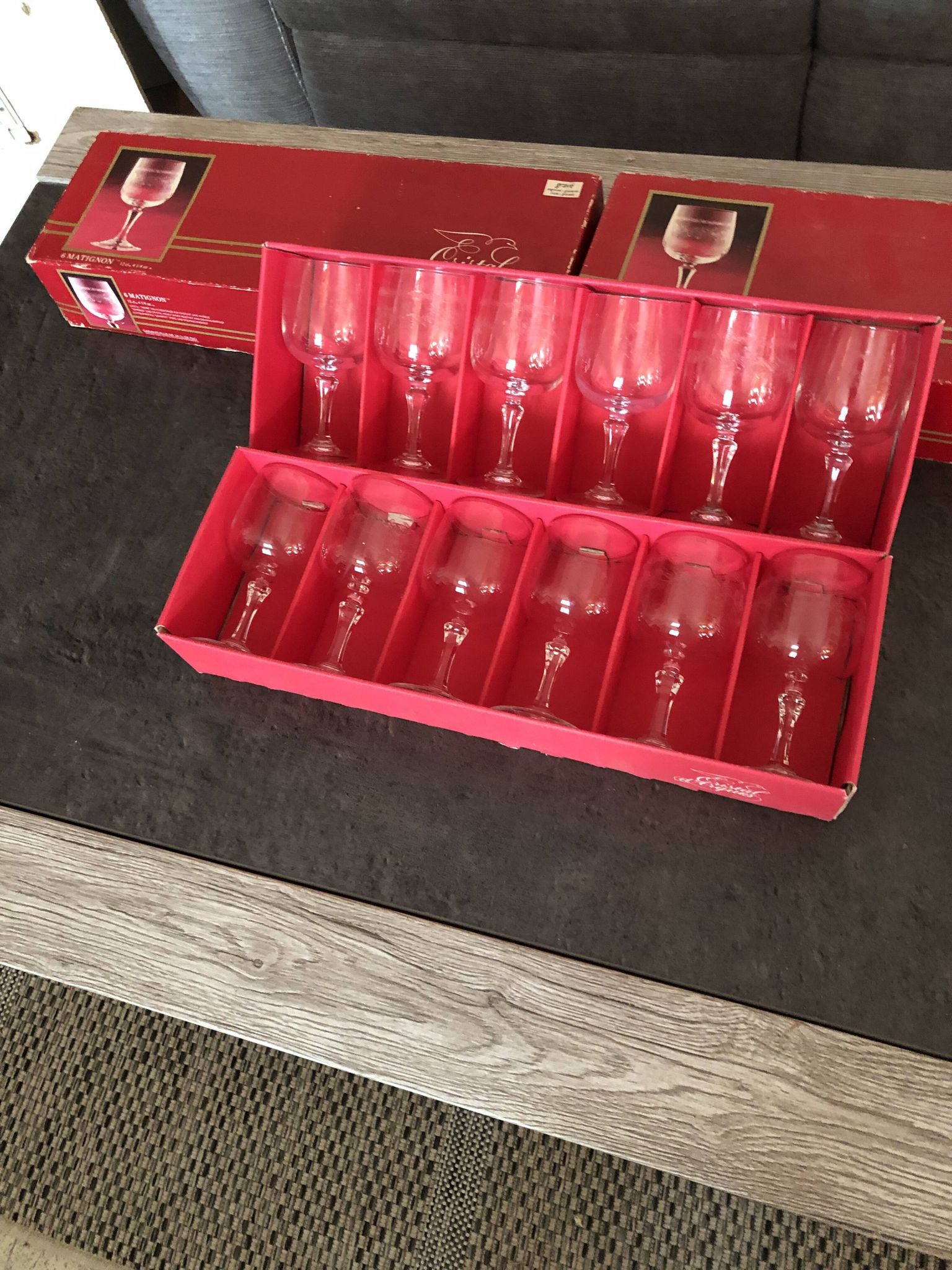 Ensemble de 24 verres en cristal d'Arques gravés modèle Matignon