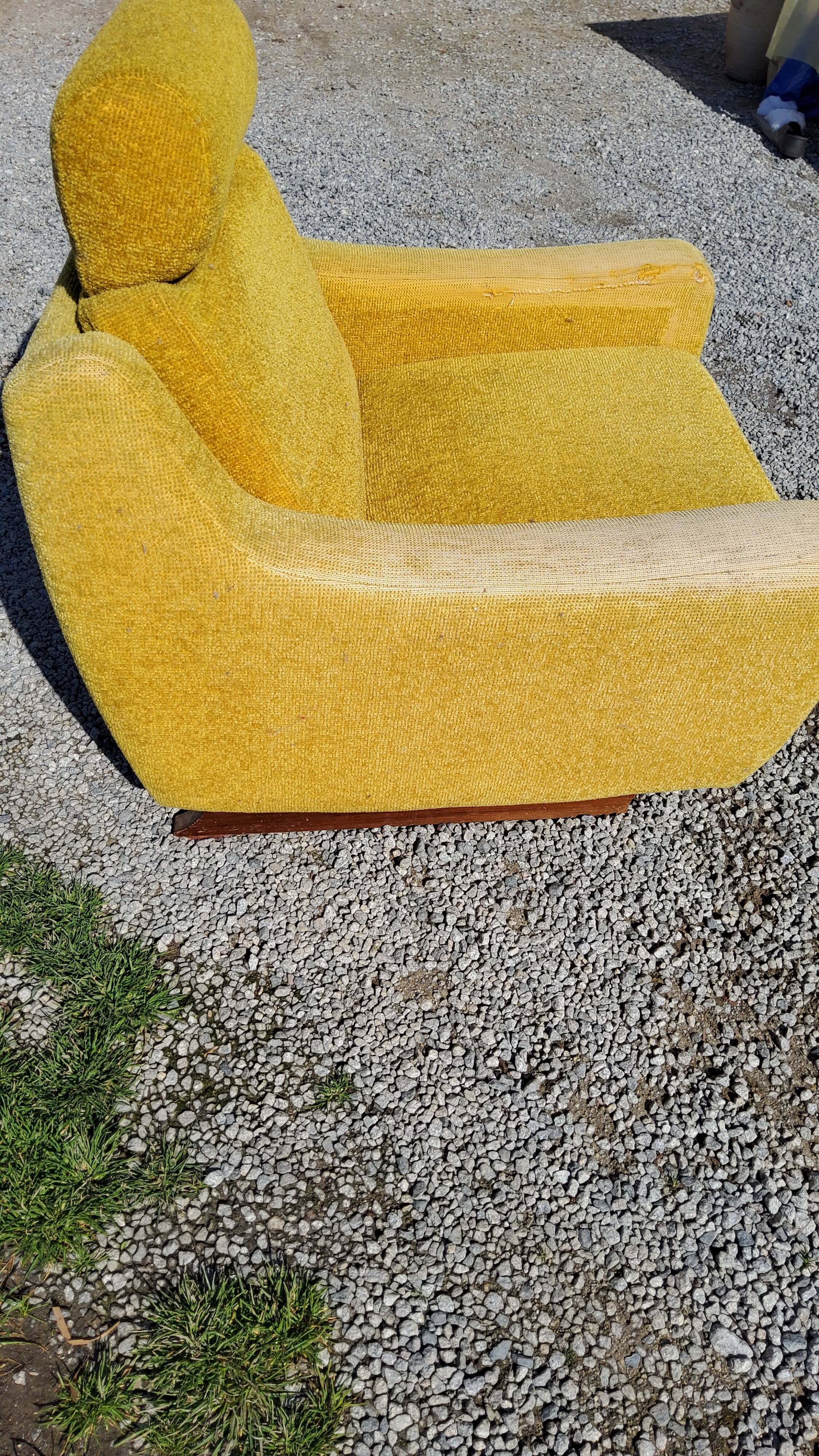 Armchair of the 70s velvet base sleigh in solid mahogany