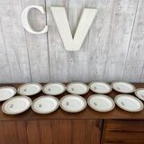12 porcelain plates, 22cm diameter