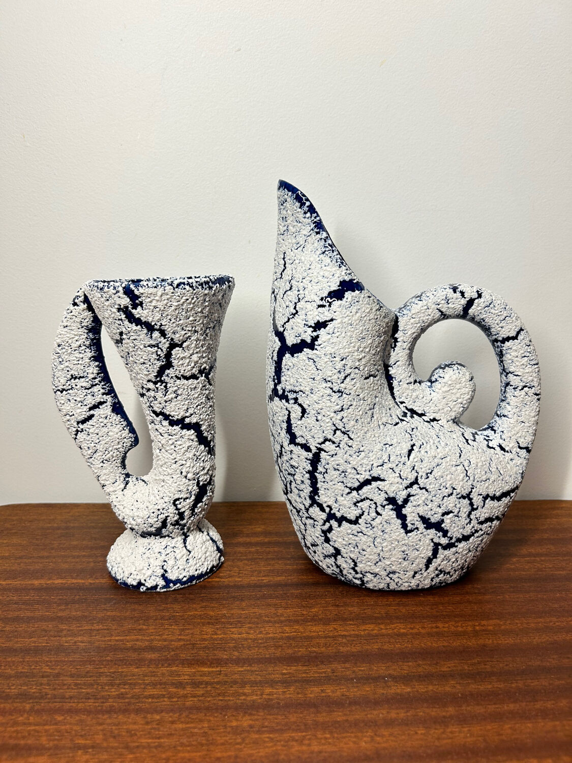 Pichets céramique bleu neige années 60