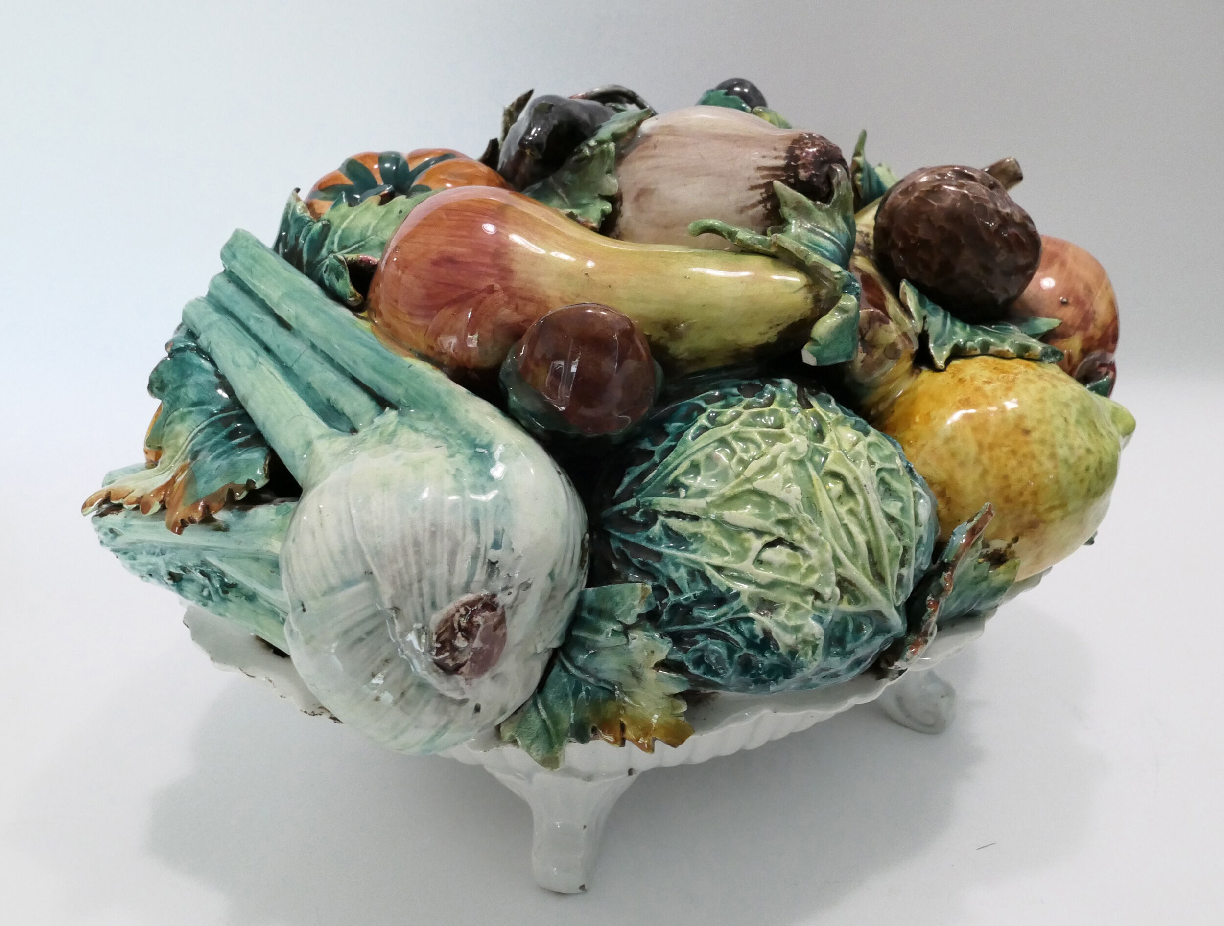 Coupe fruits et légumes en trompe l'oeil en céramique fin 19e