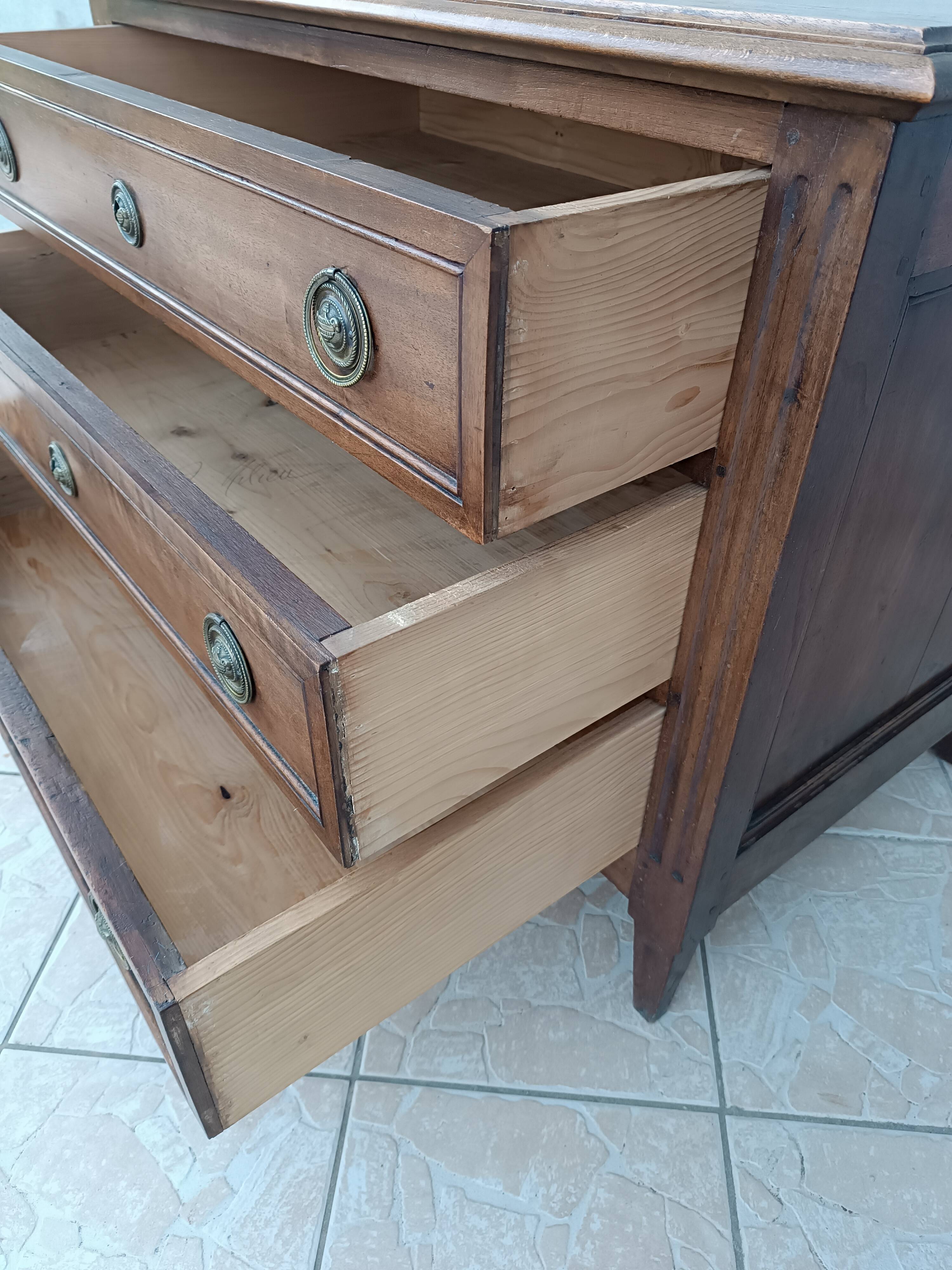 Louis XVI chest of drawers in walnut, 19th century