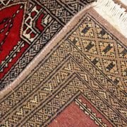 Tapis vintage fait main Bukhara de prière en laine rouge (45cm x 101cm)