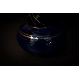 Vase ancien en verre bleu peint à la main.