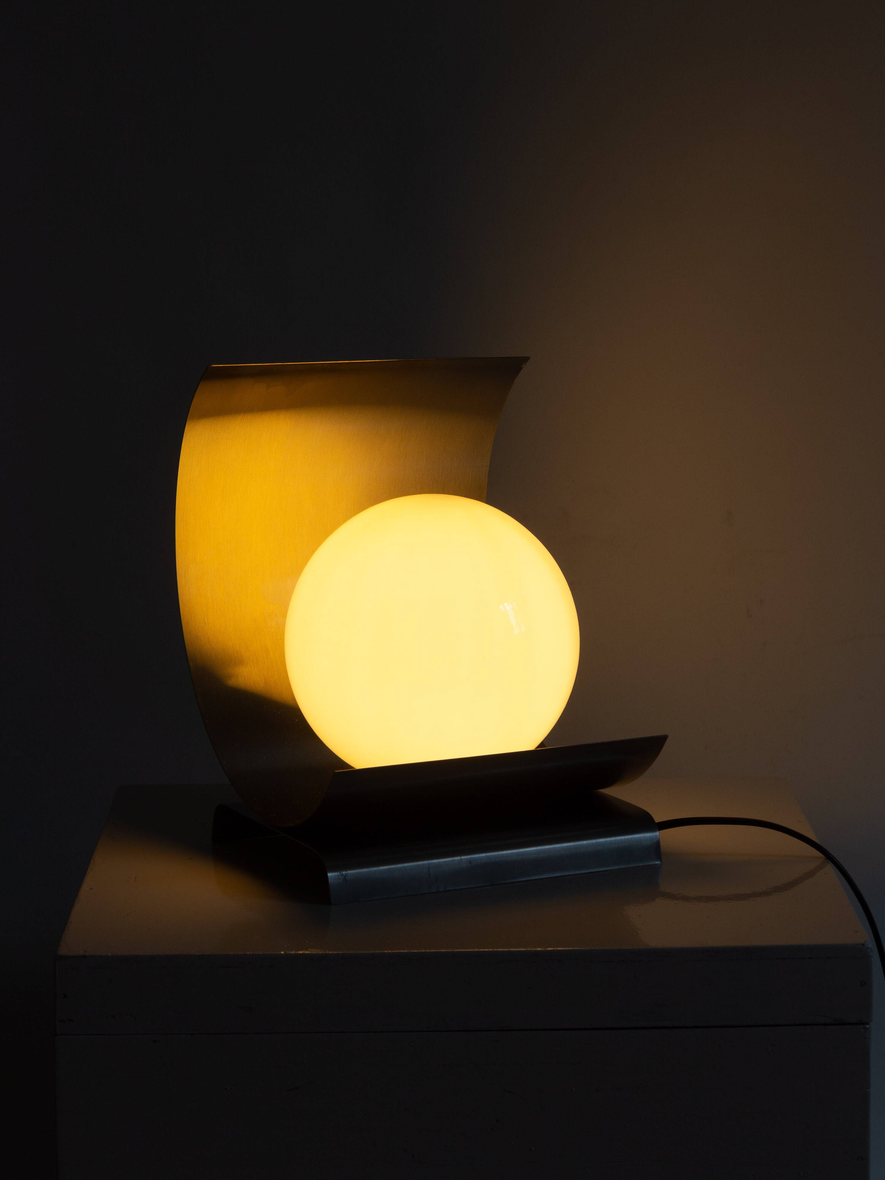 Lampe en acier et opaline - Années 70