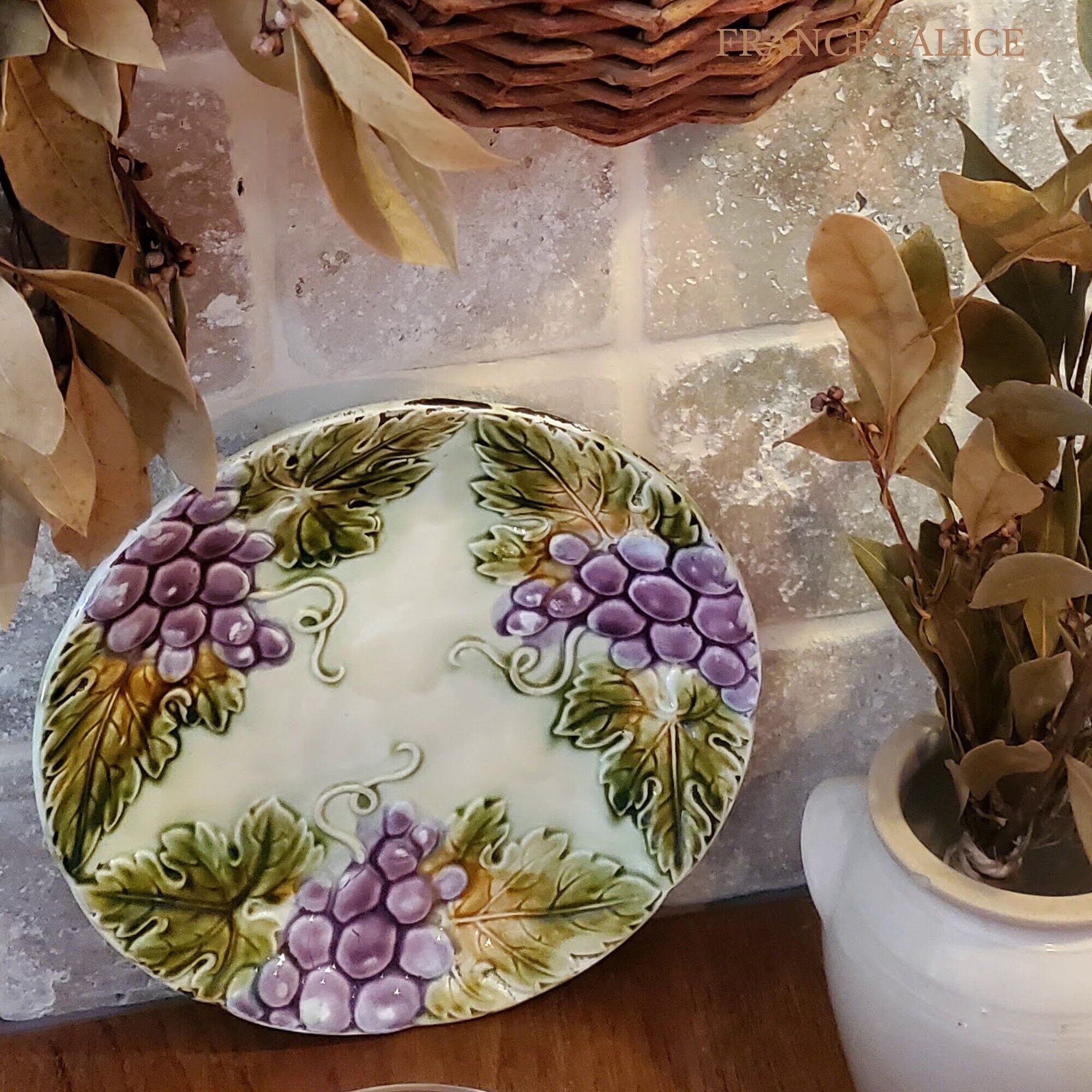 Antique slip plate – Vine leaves and bunches of grapes