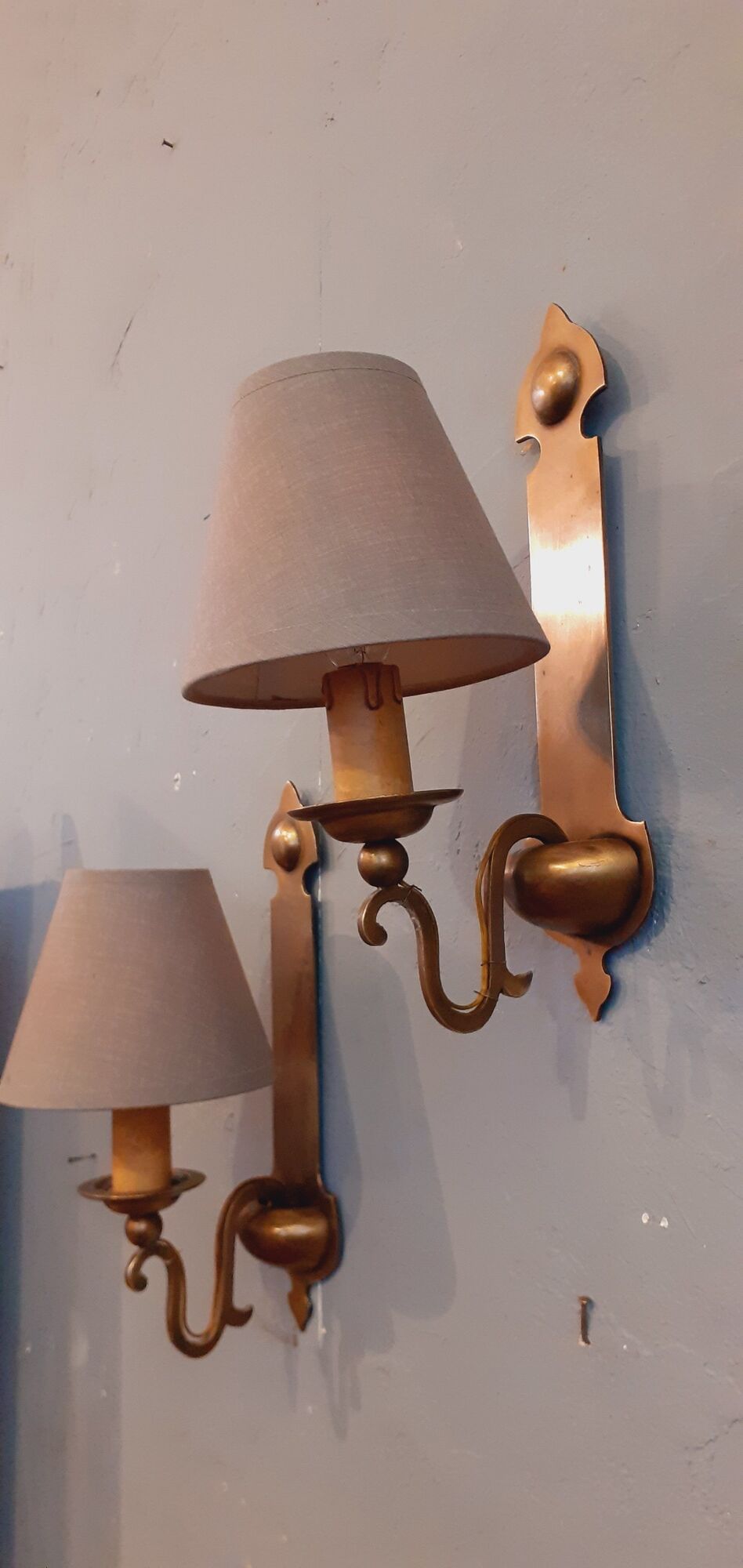 Paire d'appliques vintage en bronze années 40 style néo-classique