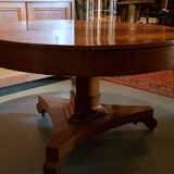 Round central foot table.