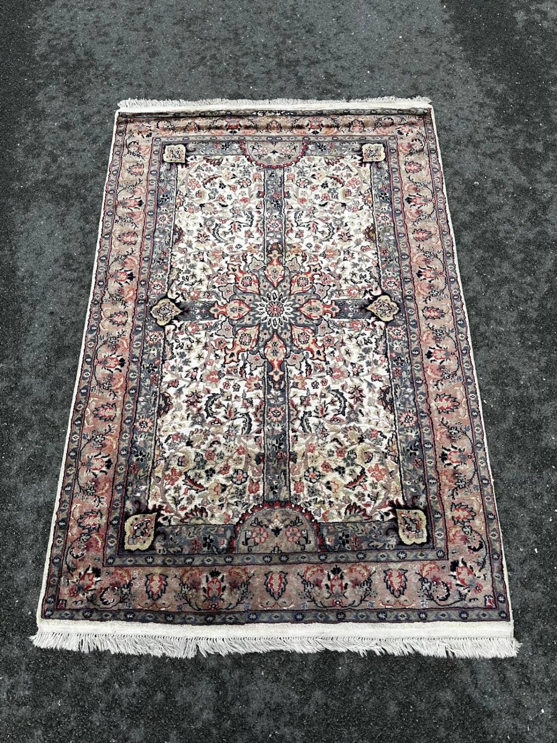 Tapis persan en laine et soie fait main