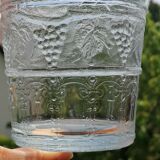 5 glasses patterned grapes in relief