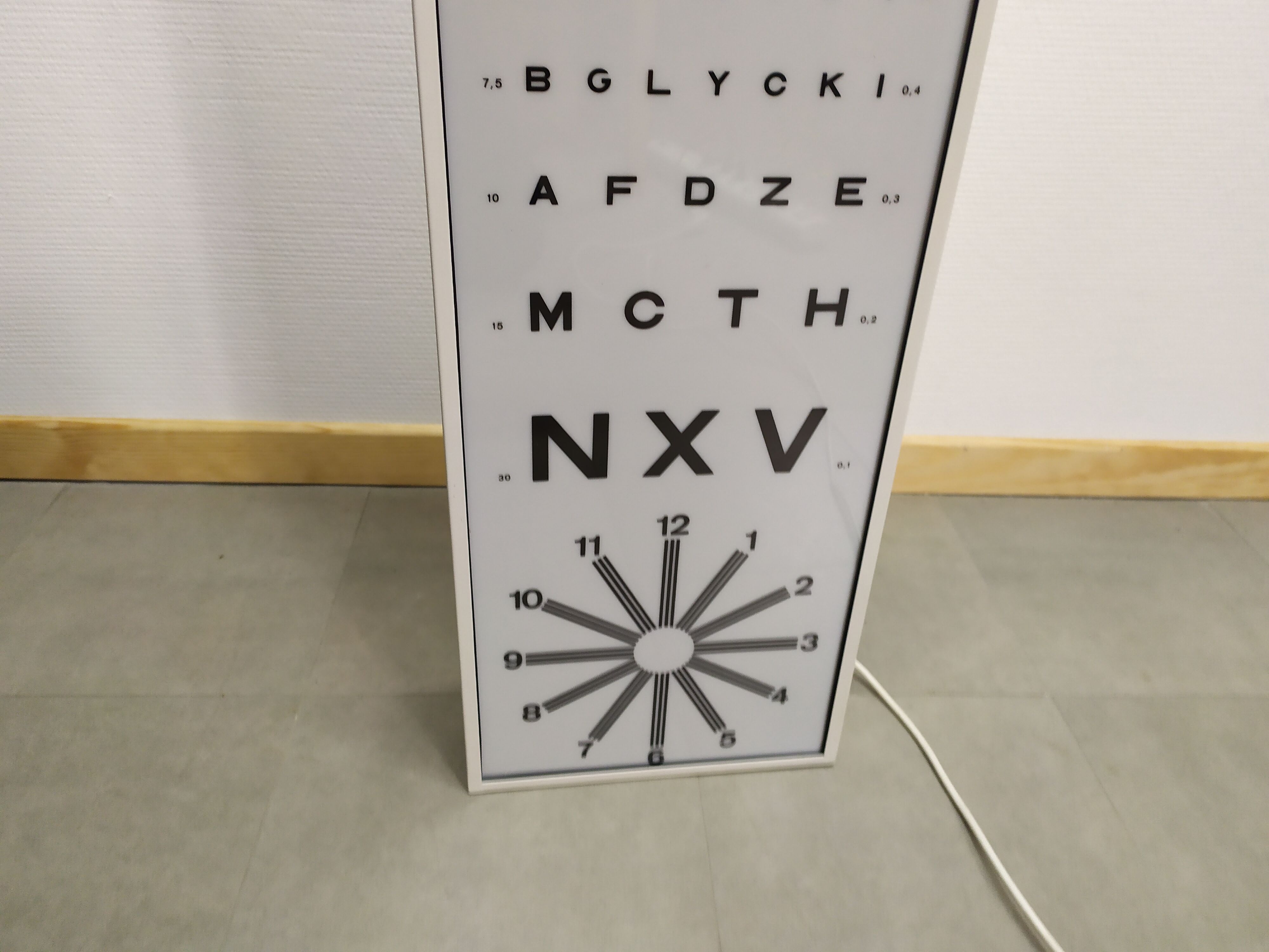 Vintage visual acuity scale