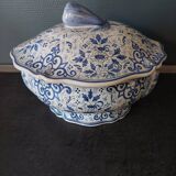 Vintage fleur-de-lis soup