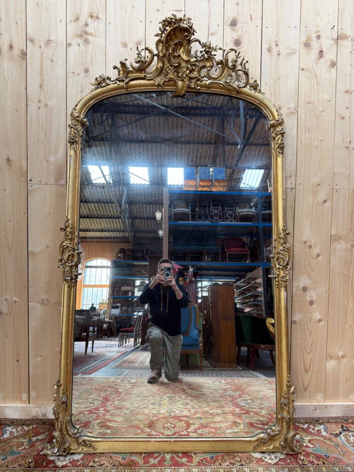 Napoleon III mirror in wood and gilded stucco with gold leaf.