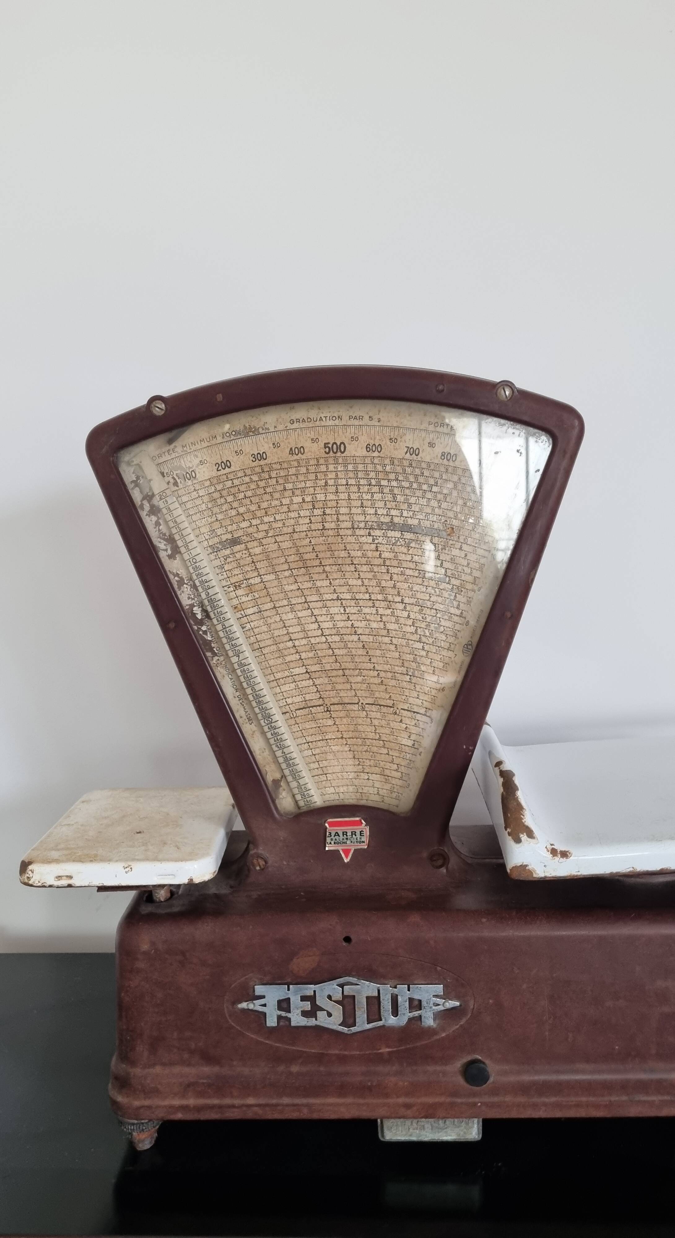 Vintage Testut scale