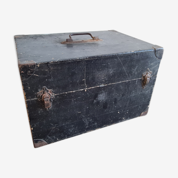 Ancienne caisse de plombier en bois