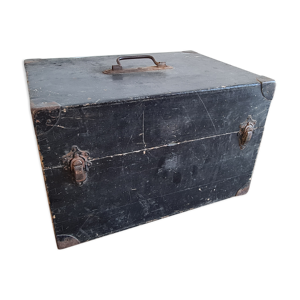Ancienne caisse de plombier