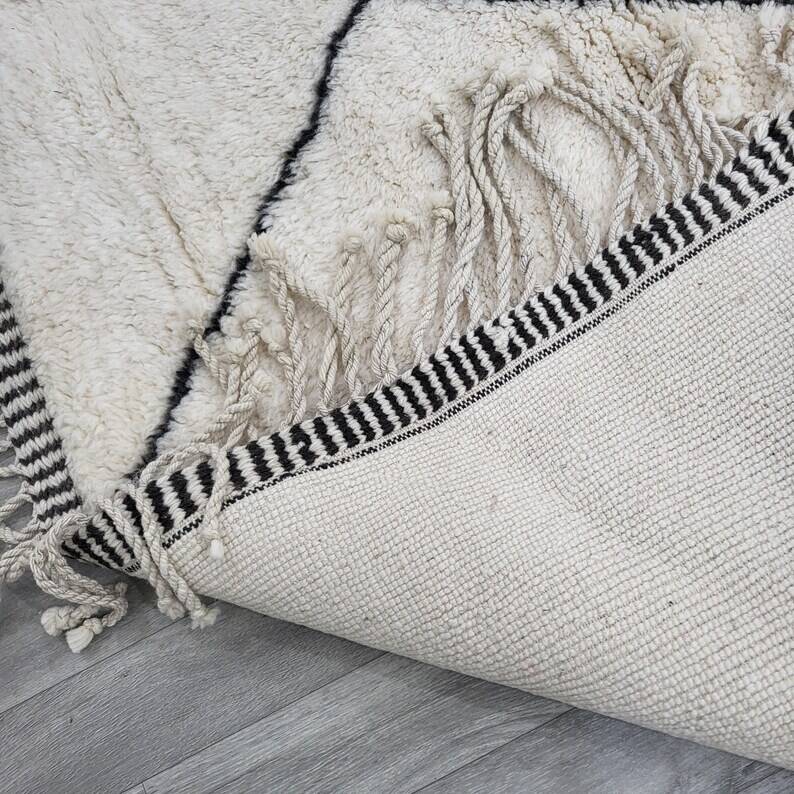 Tapis en laine naturel tissè main traditionnelle taille 2/3 m