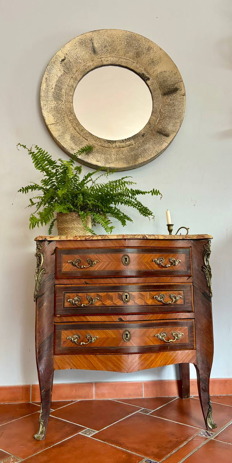 Petite commode style Louis XV
