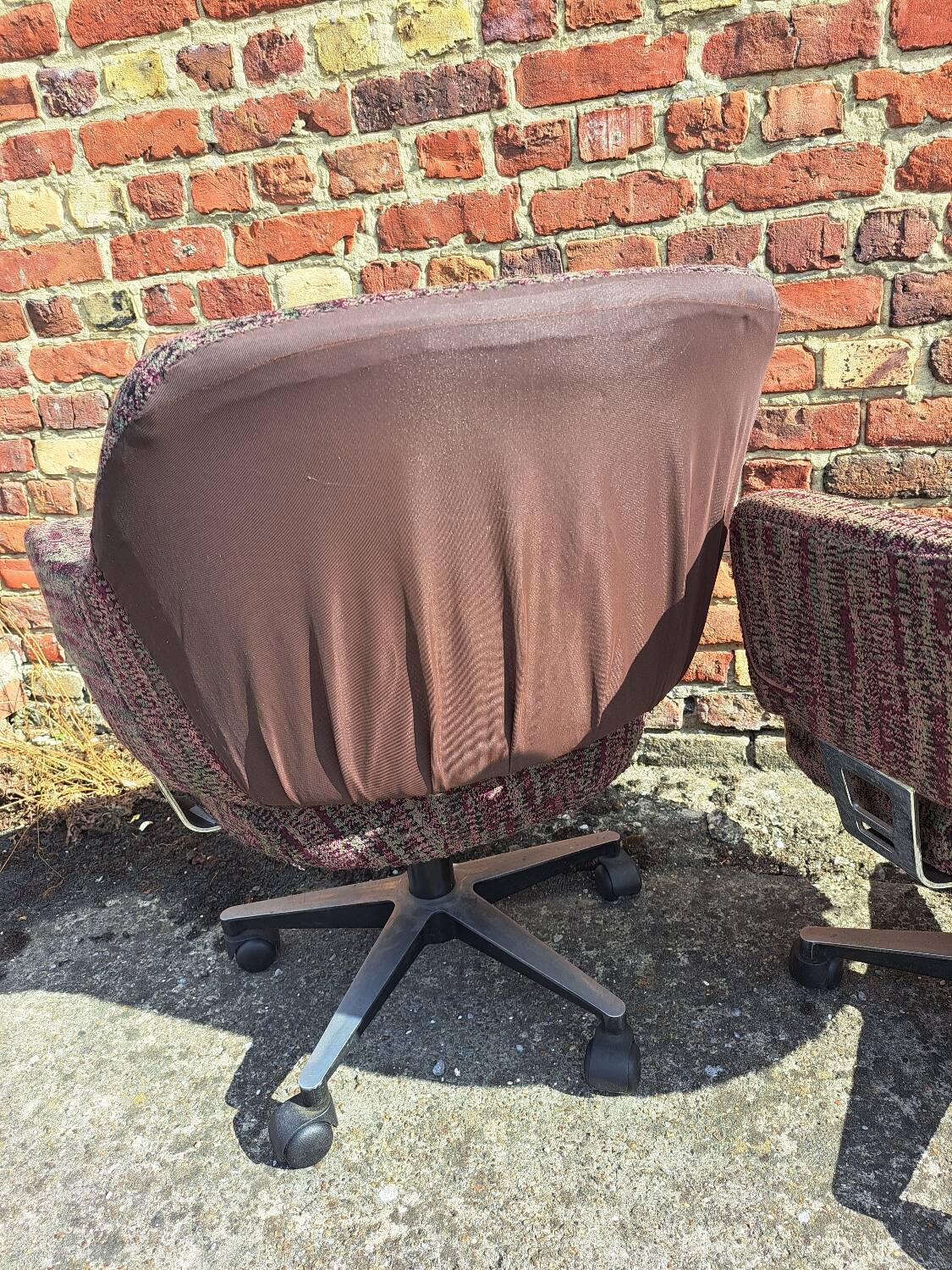 Set of 2 swivel office chairs from the 1970s.