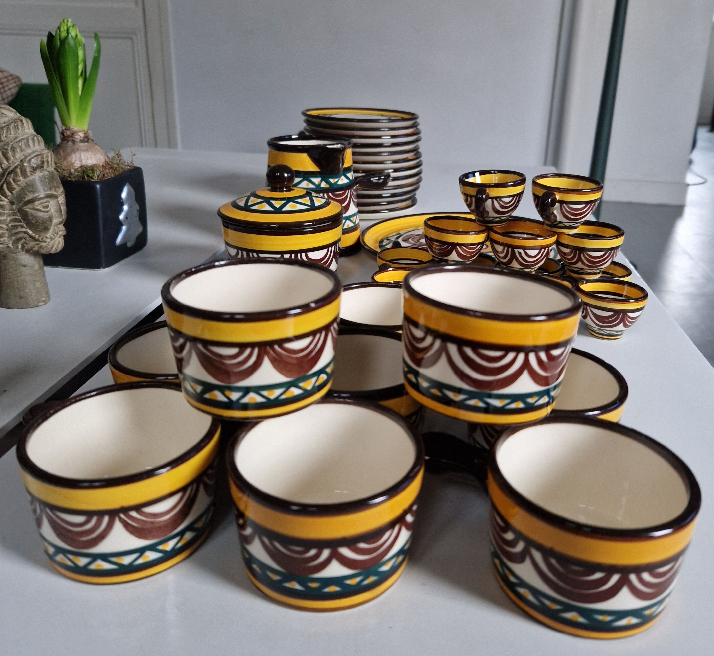 St Jean de Bretagne 38-piece coffee set