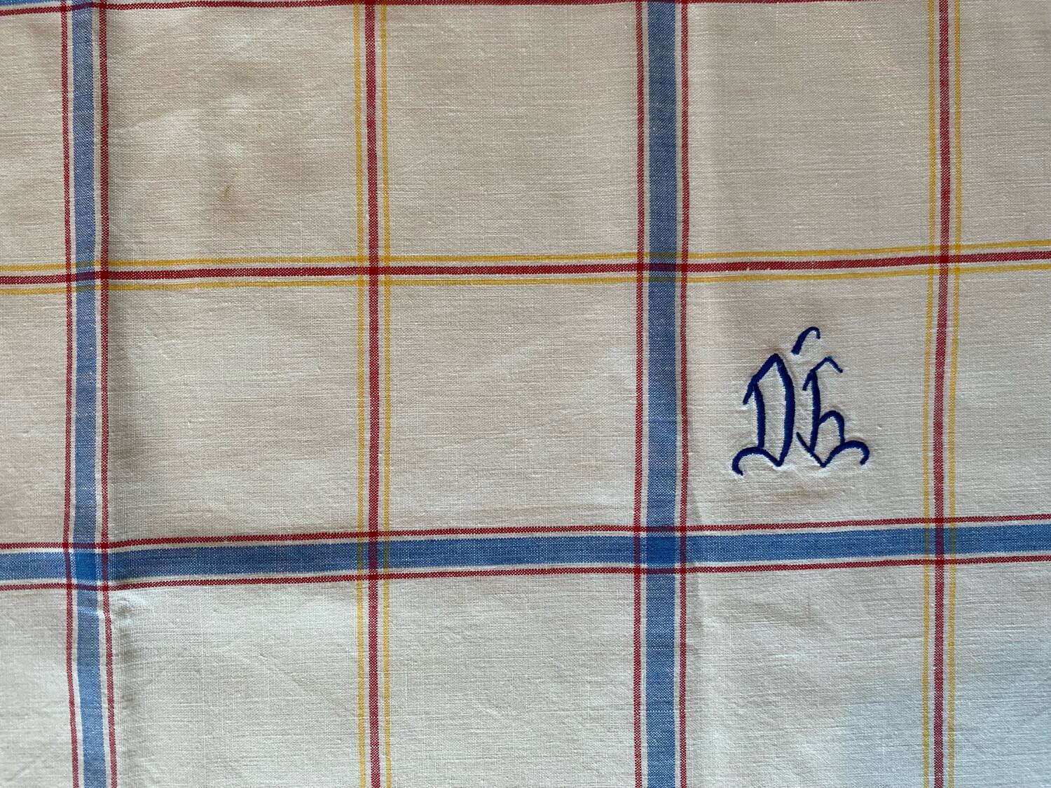 Embroidered checkered tablecloth with its 6 embroidered napkins