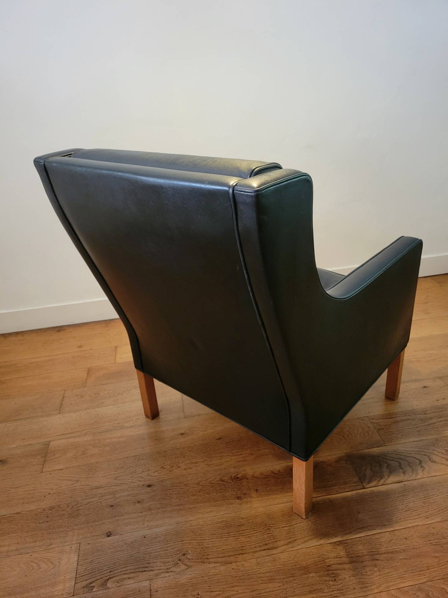 Vintage wingback chair 2431 with ottoman by Børge Mogensen for Fredericia