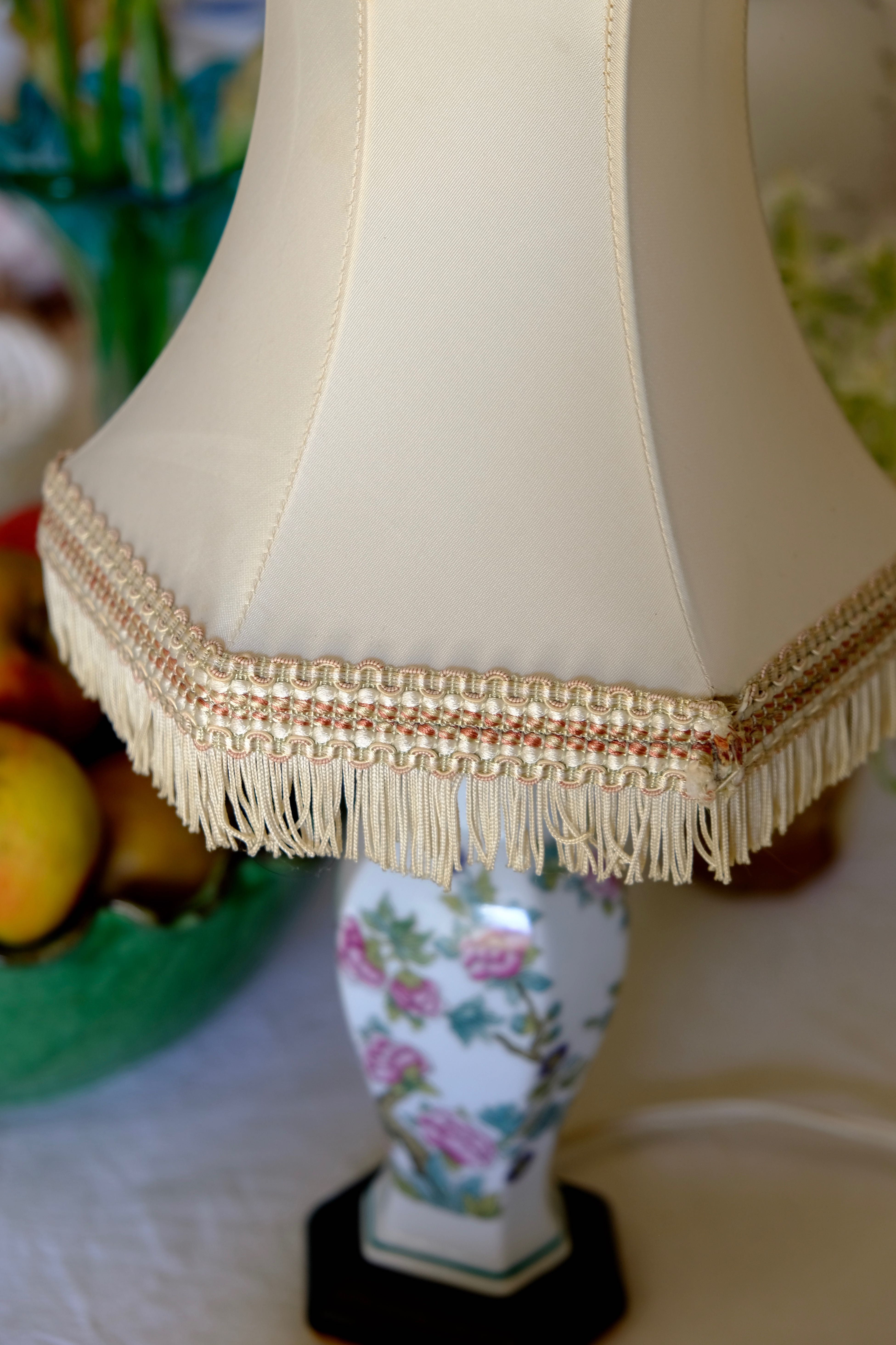 Chinese porcelain ginger pot table lamp