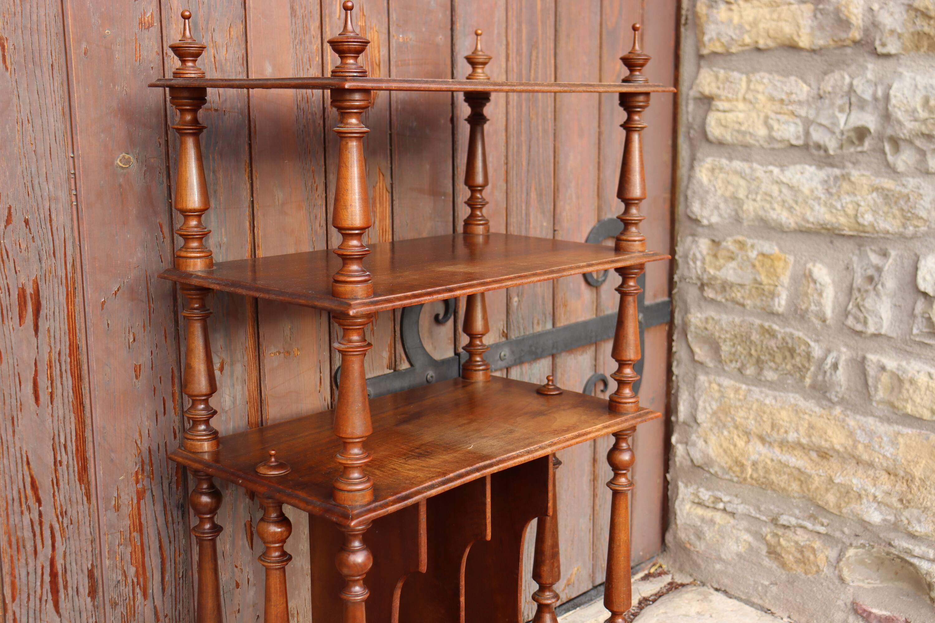 Early 20th century freestanding shelf