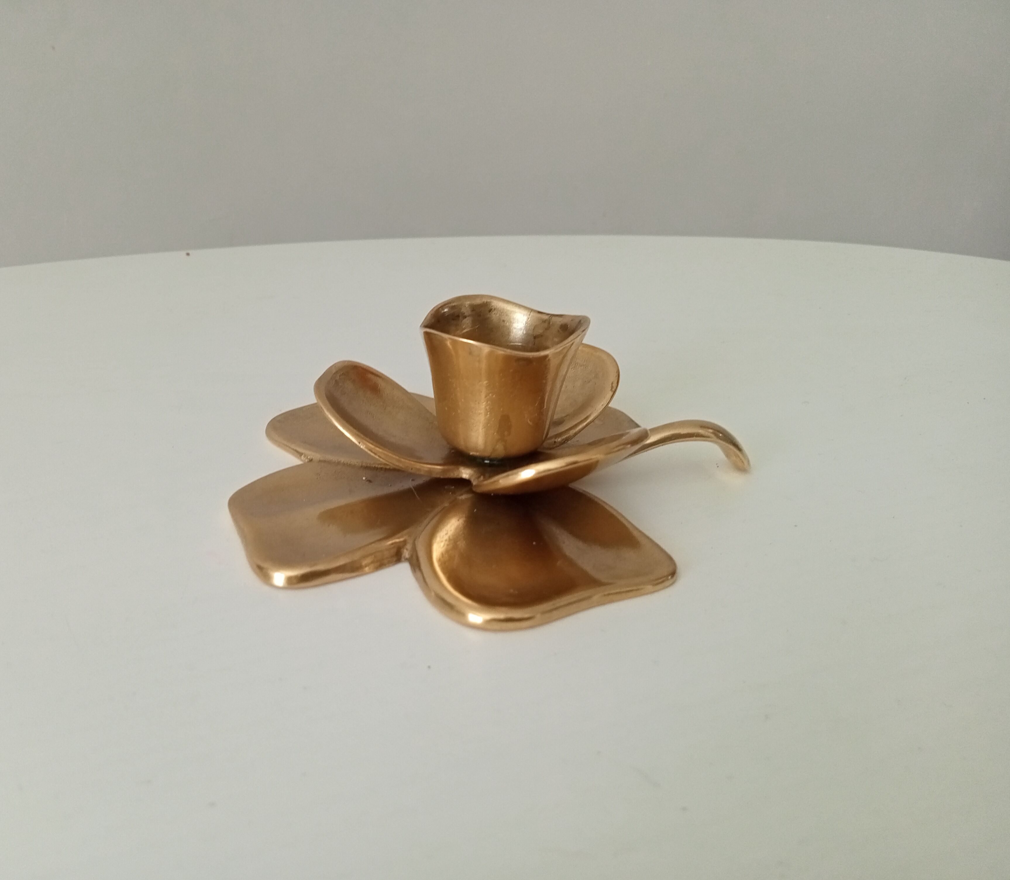Vintage hand-to-hand flower candle holder 70s
