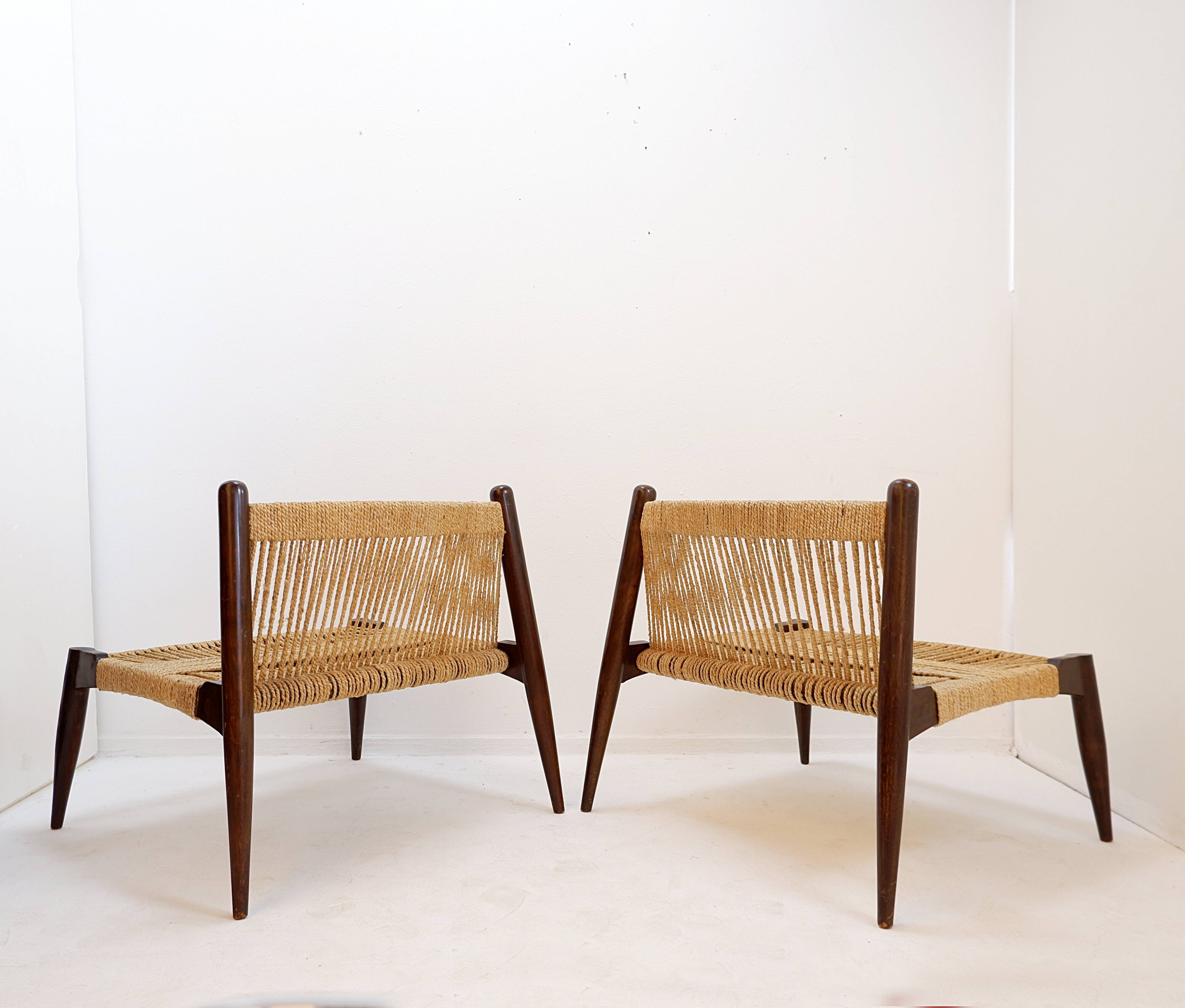 Pair of lounge chairs in woven jute rope and solid wood