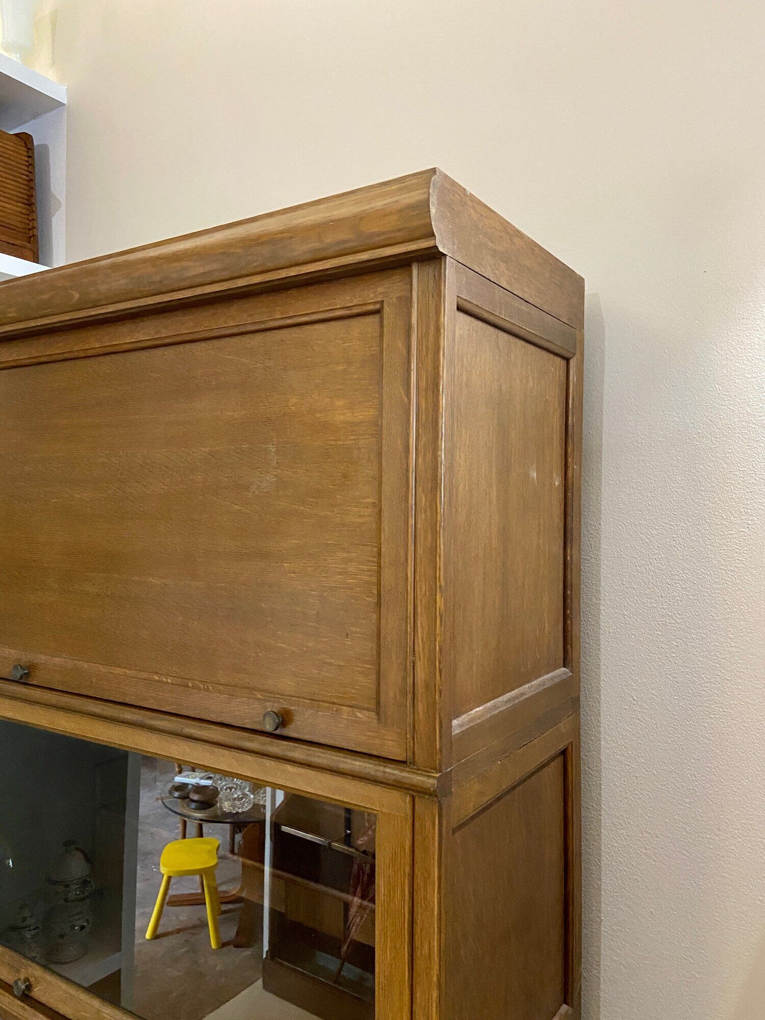 Dark wood display case 4 compartments and 1 drawer