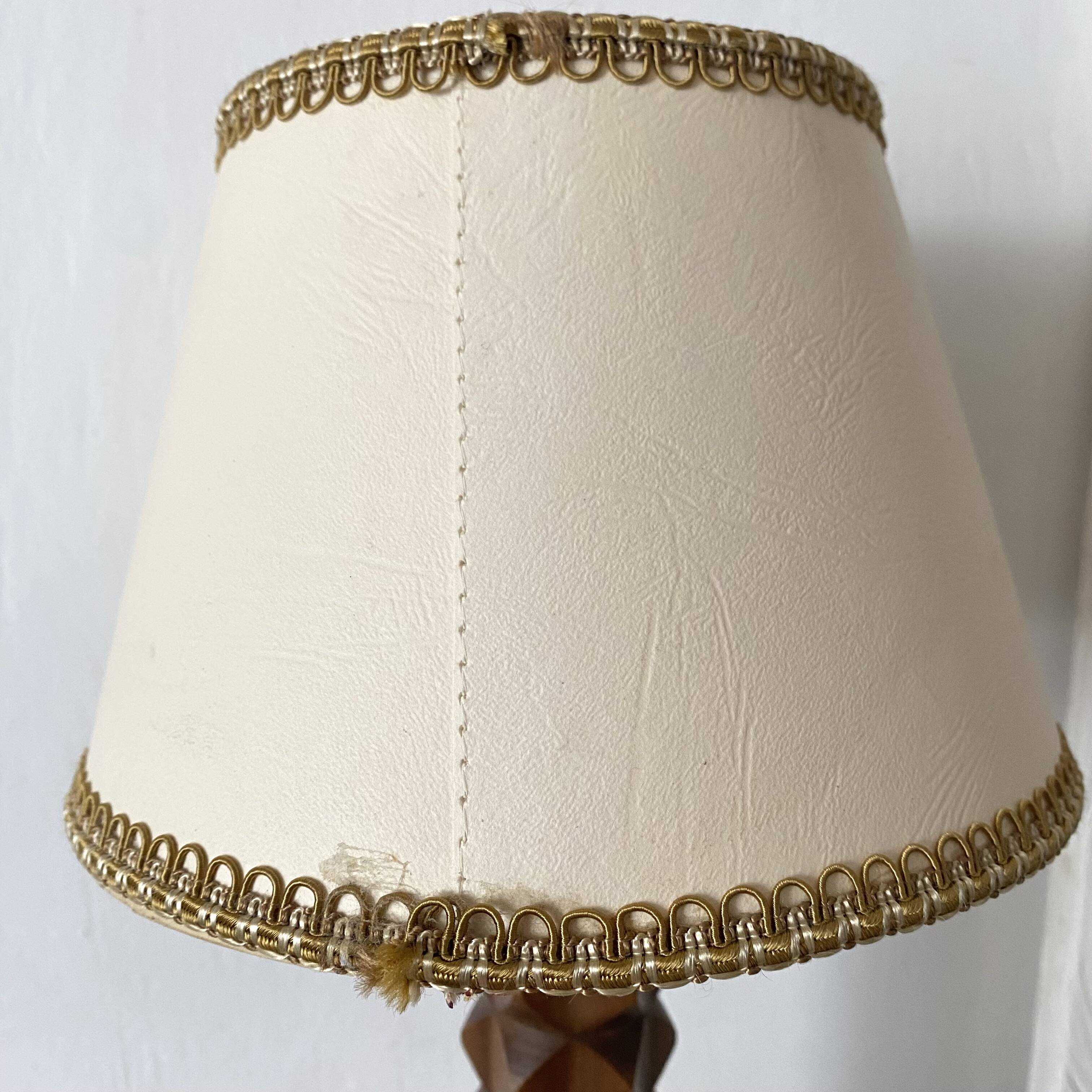 Lampe en bois façon Charles Dudouyt
