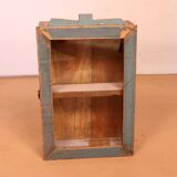 Vitrine murale en teck birman patine polychromée d'origine