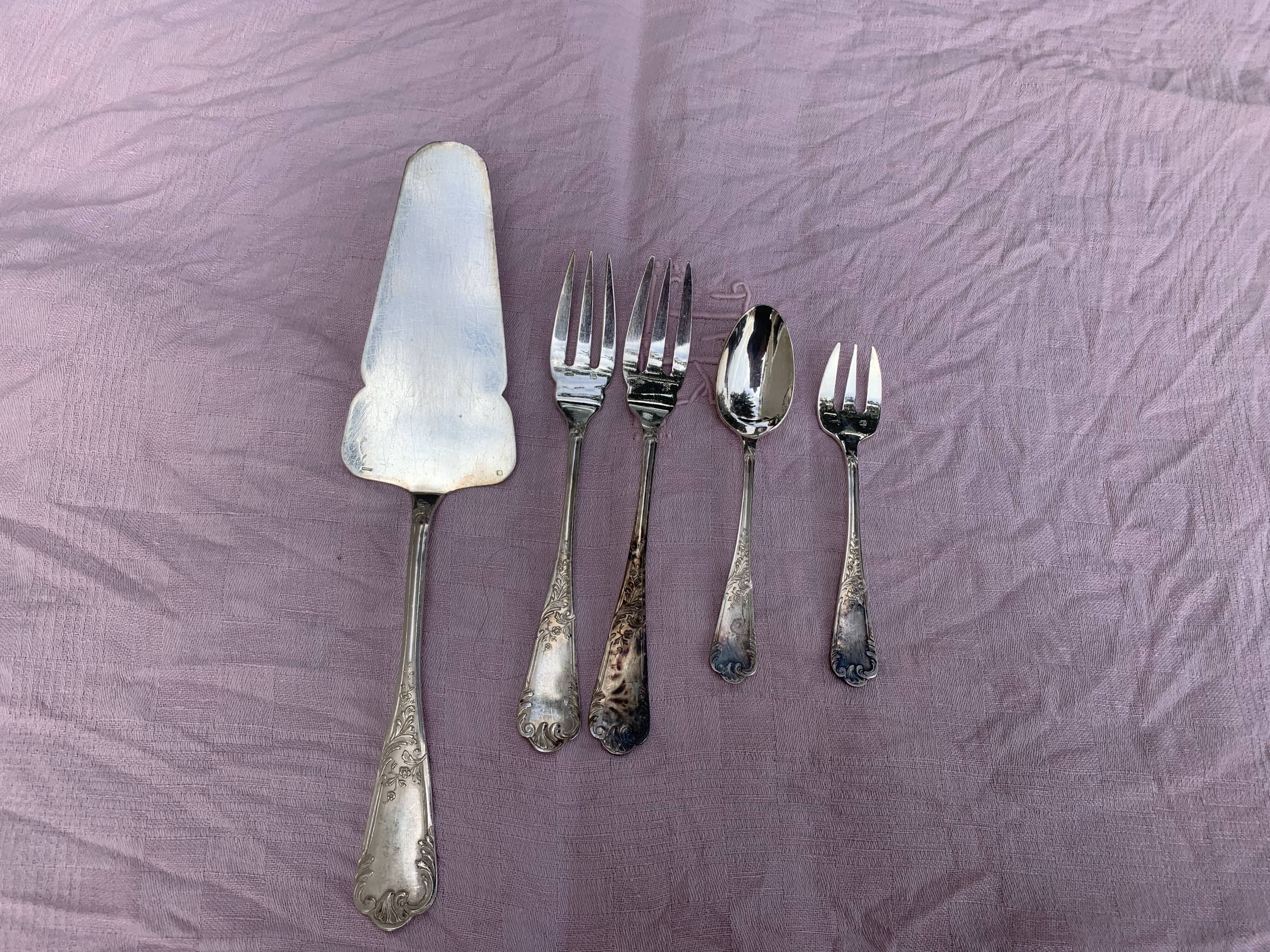 5 silver-plated cutlery, pie server, two forks, small fork and spoon, punch