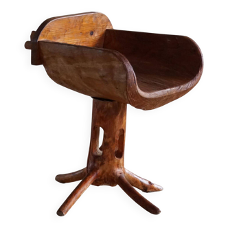 Unique sculptural pedestal armchair by the Finnish Matti Martikka in solid pine, 1960s.