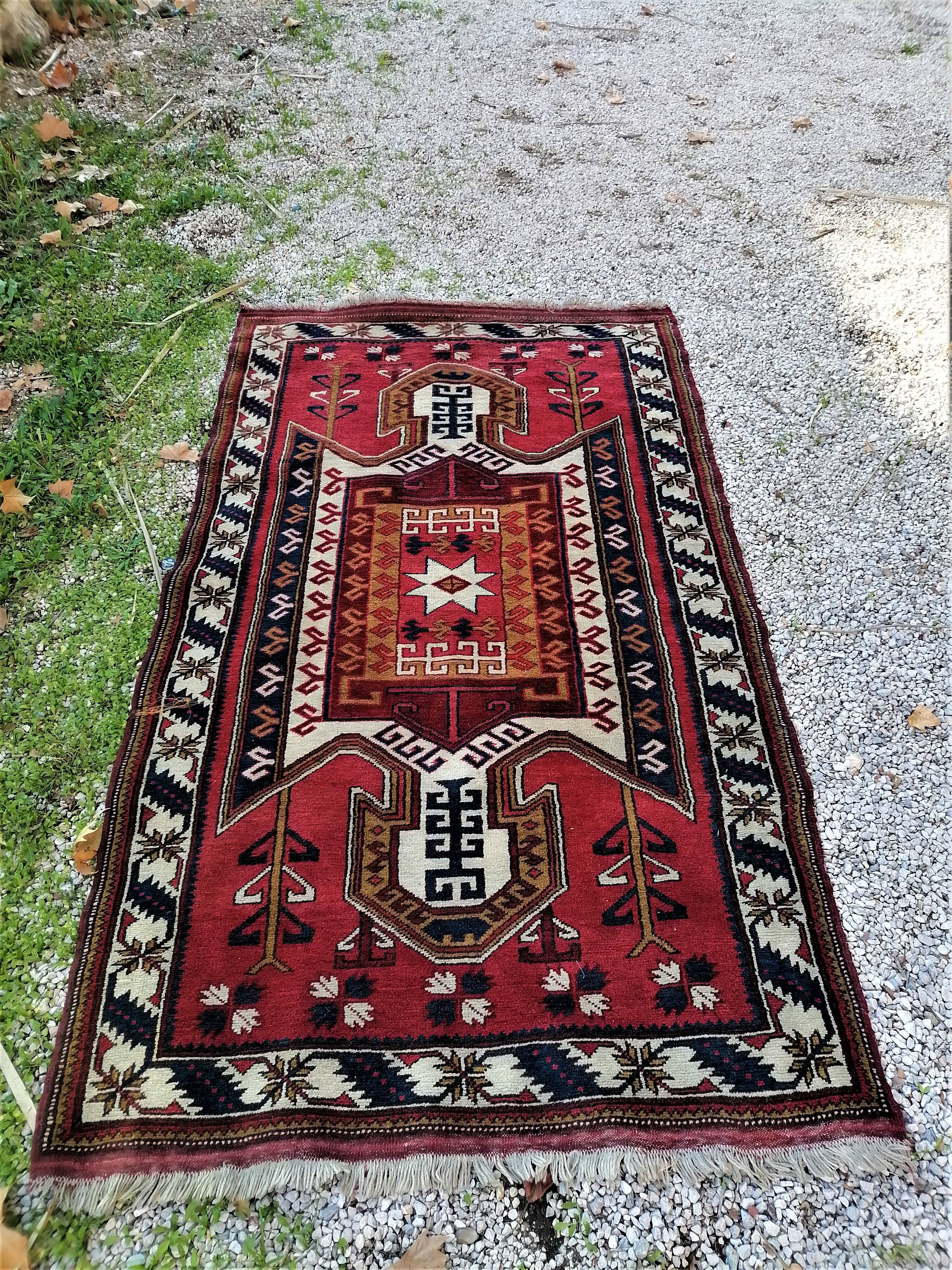 Old oriental carpet. wool made hands. ( 190 x 112 )