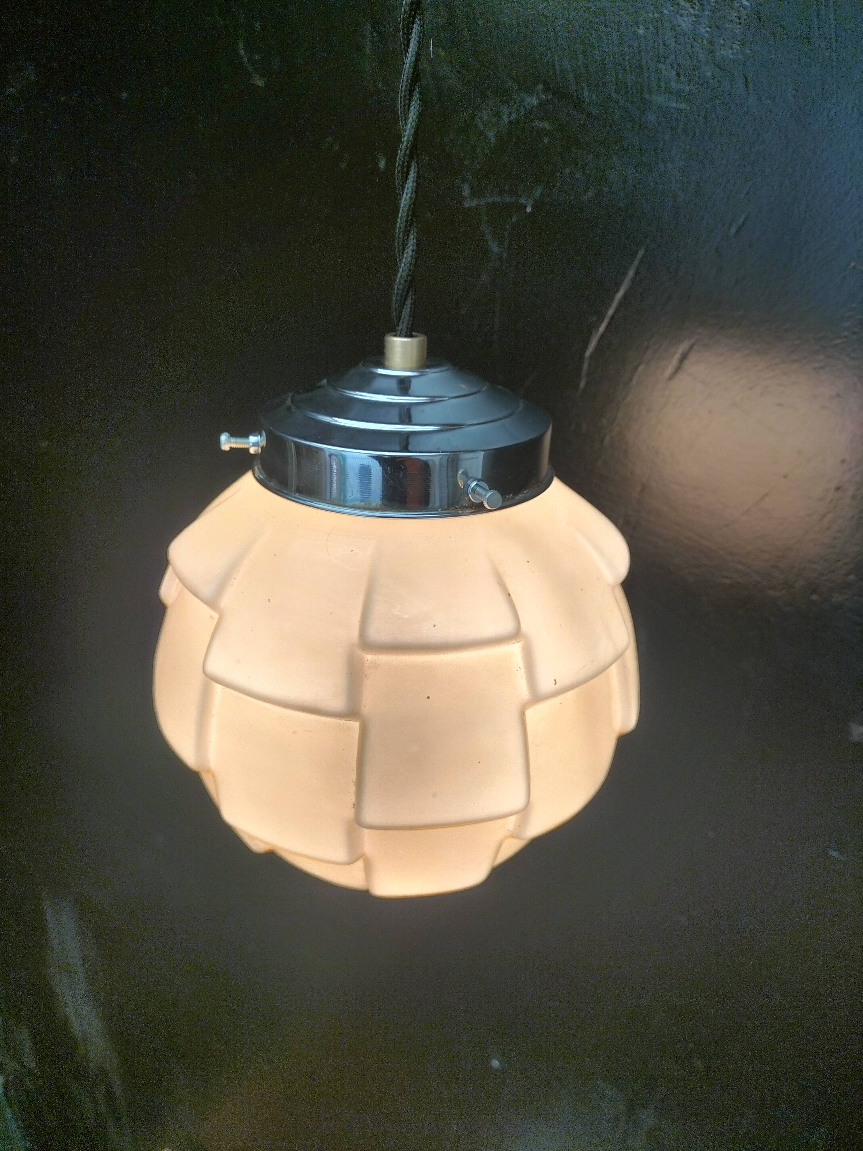 Art deco suspension