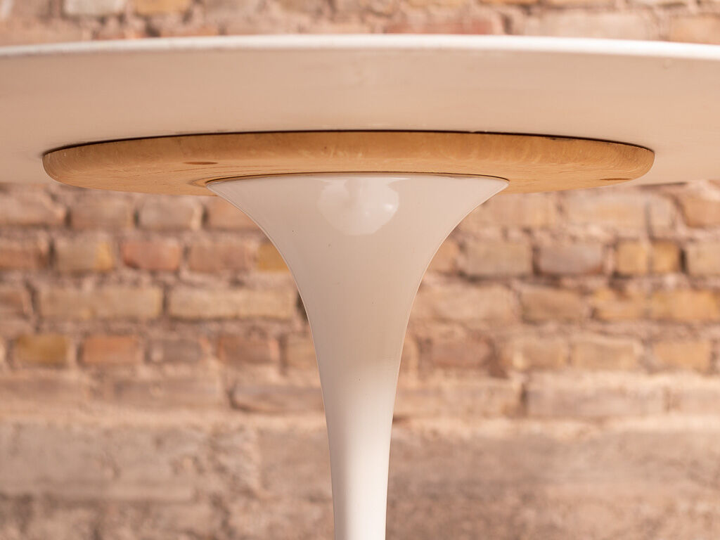 Dining room table by Eero Saarinen for Knoll Inc. (172-173) / Knoll international, 1970's