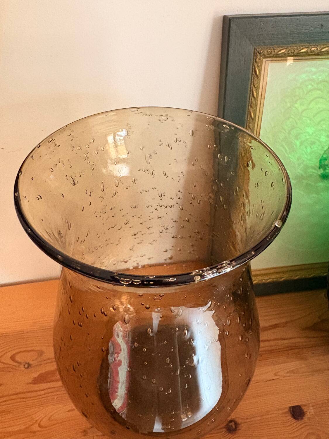 Vase en verre bullé marron fumé – forme tulipe évasée – vintage ann