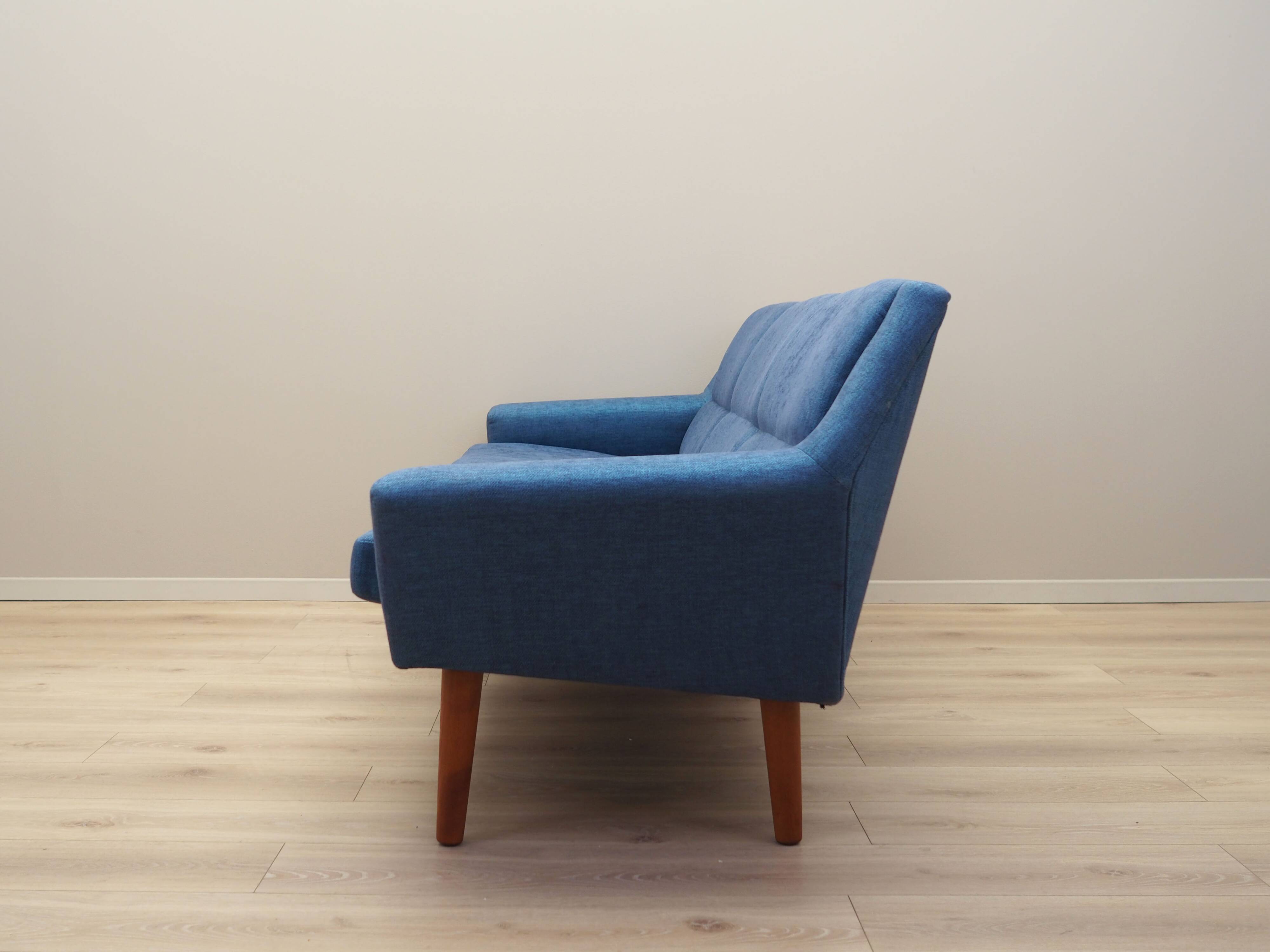 Canapé bleu, design danois, années 1990, production : Danemark