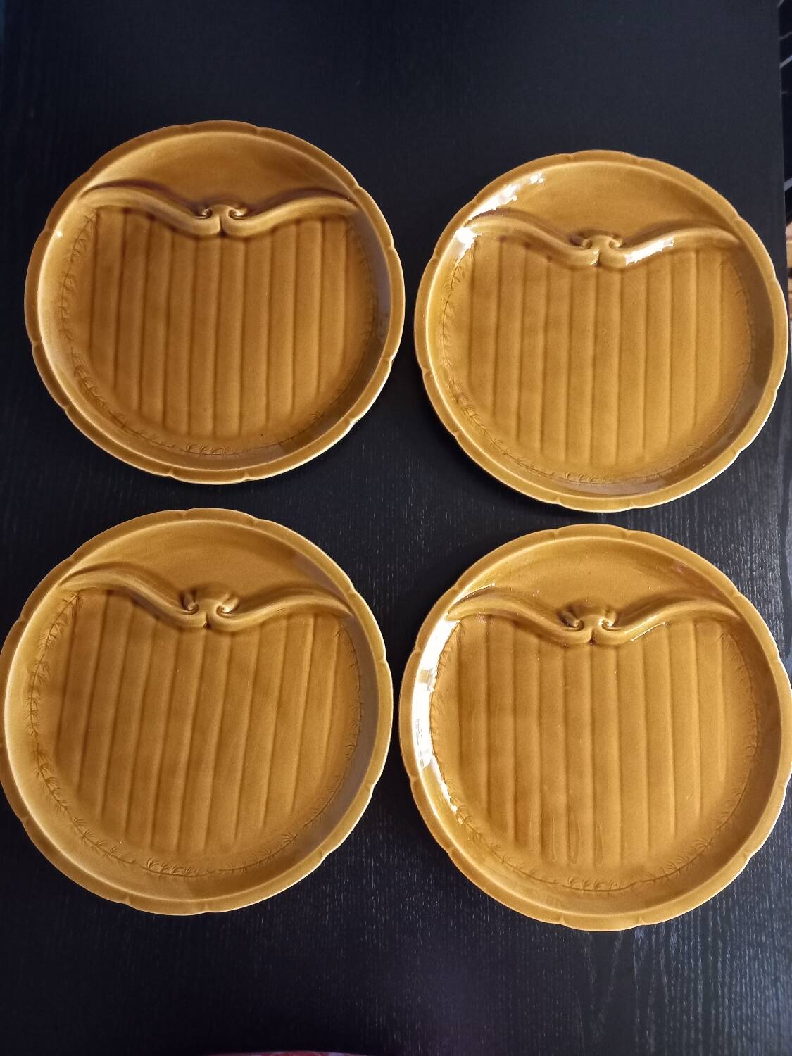 4 Gien asparagus plates