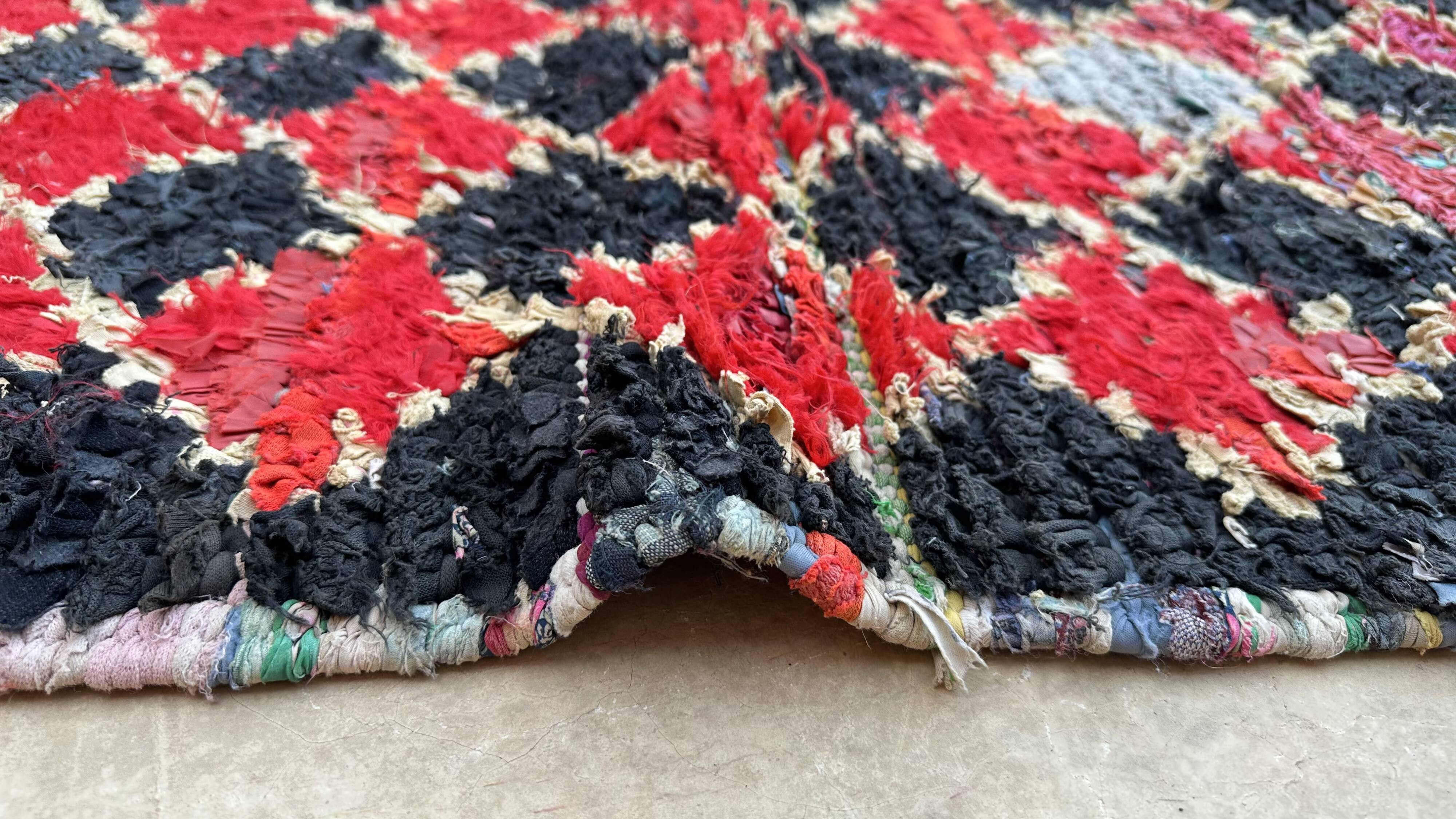 Moroccan carpet red/black - 76 x 253 cm