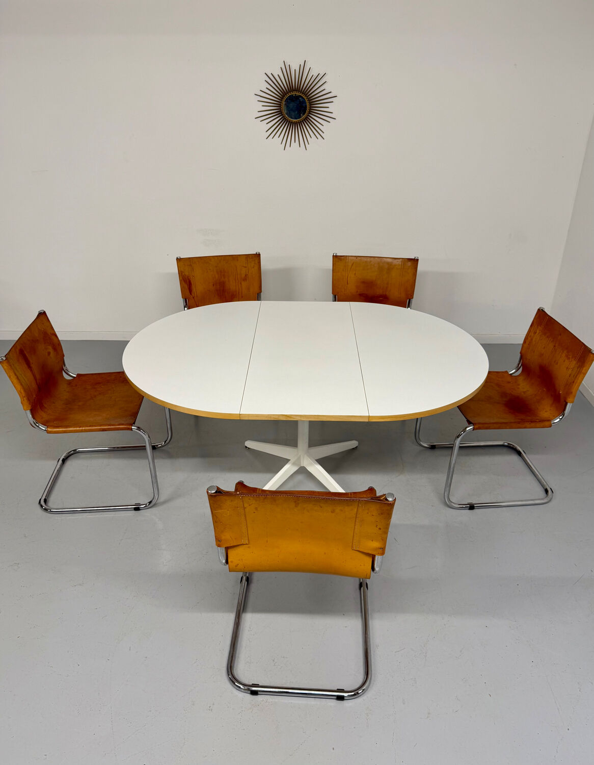 Extendable dining table designed by George Nelson for Herman Miller 60’