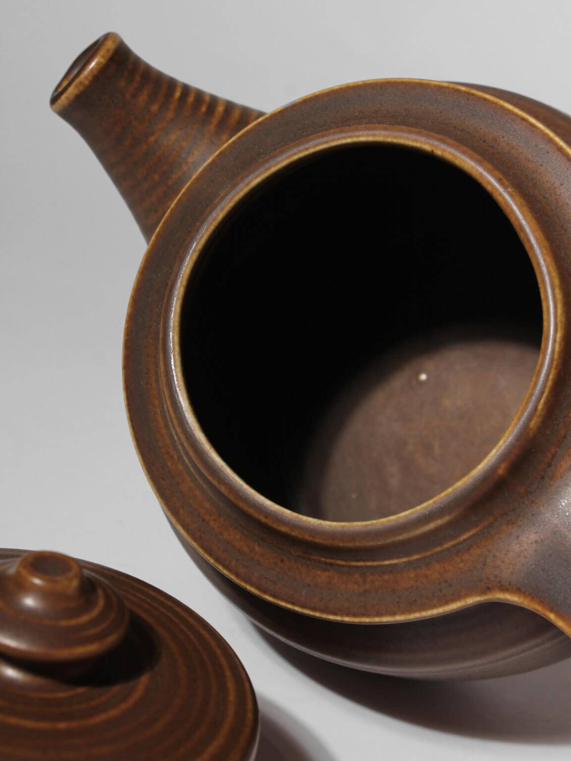 Ulla Procopé, Göran Bäck "Kaarna" Ceramic Matte Teapot, For Arabia, Finland