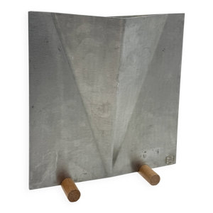 Vase sculptural en aluminium