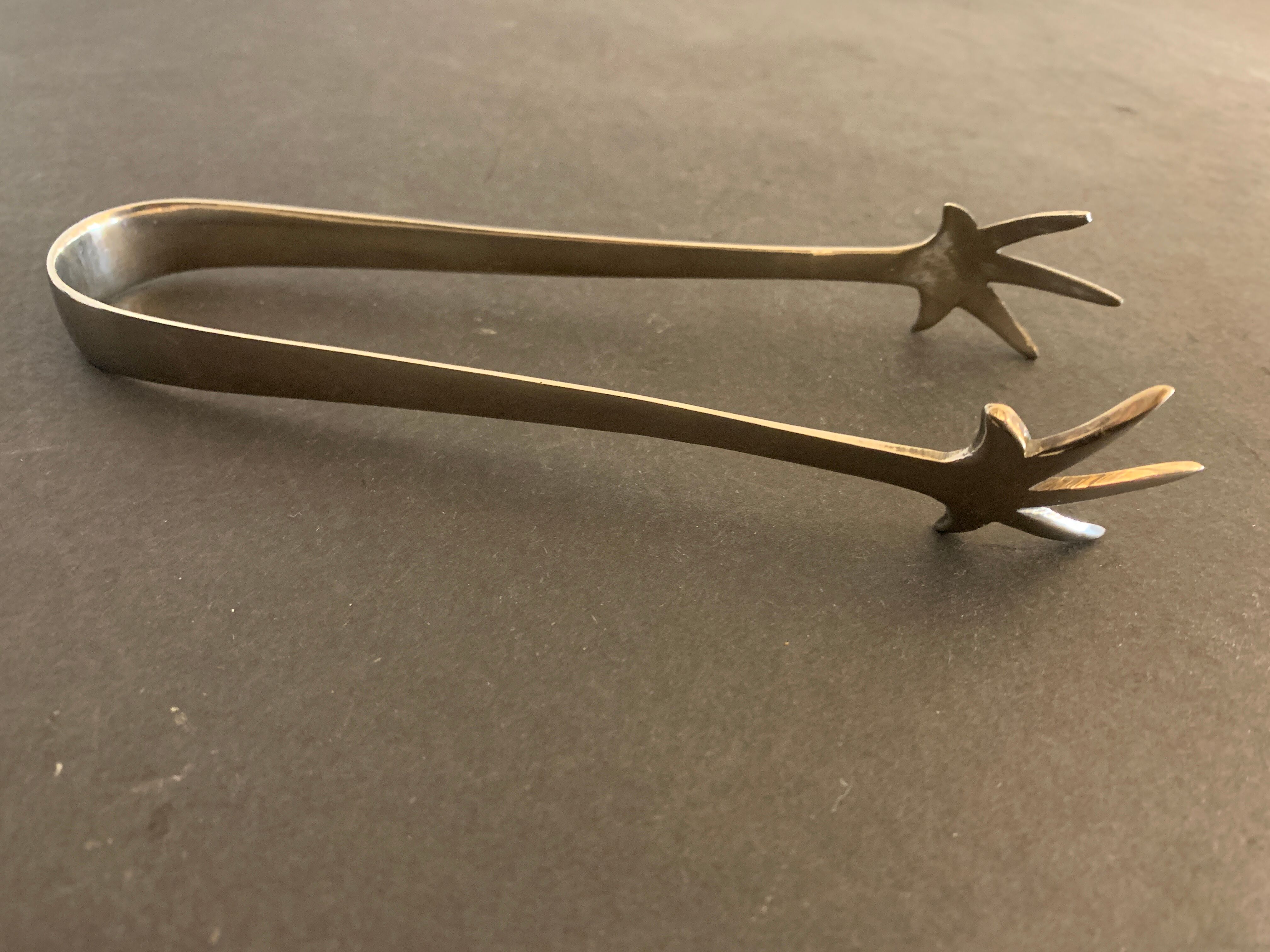 Sugar clamp or metal claw ice cube