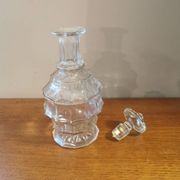 Carafe vintage en verre à facettes