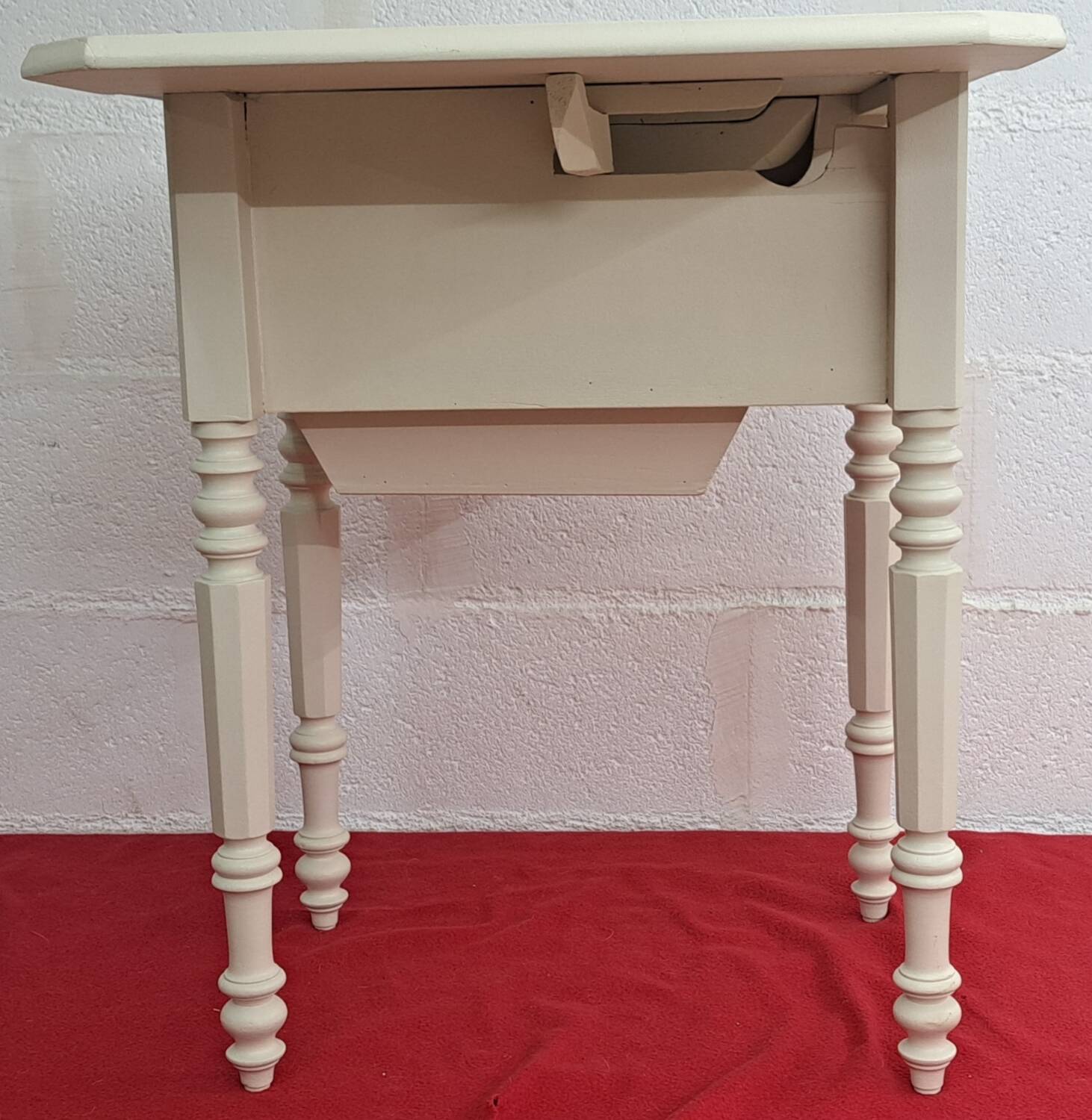 Table/nightstand/console