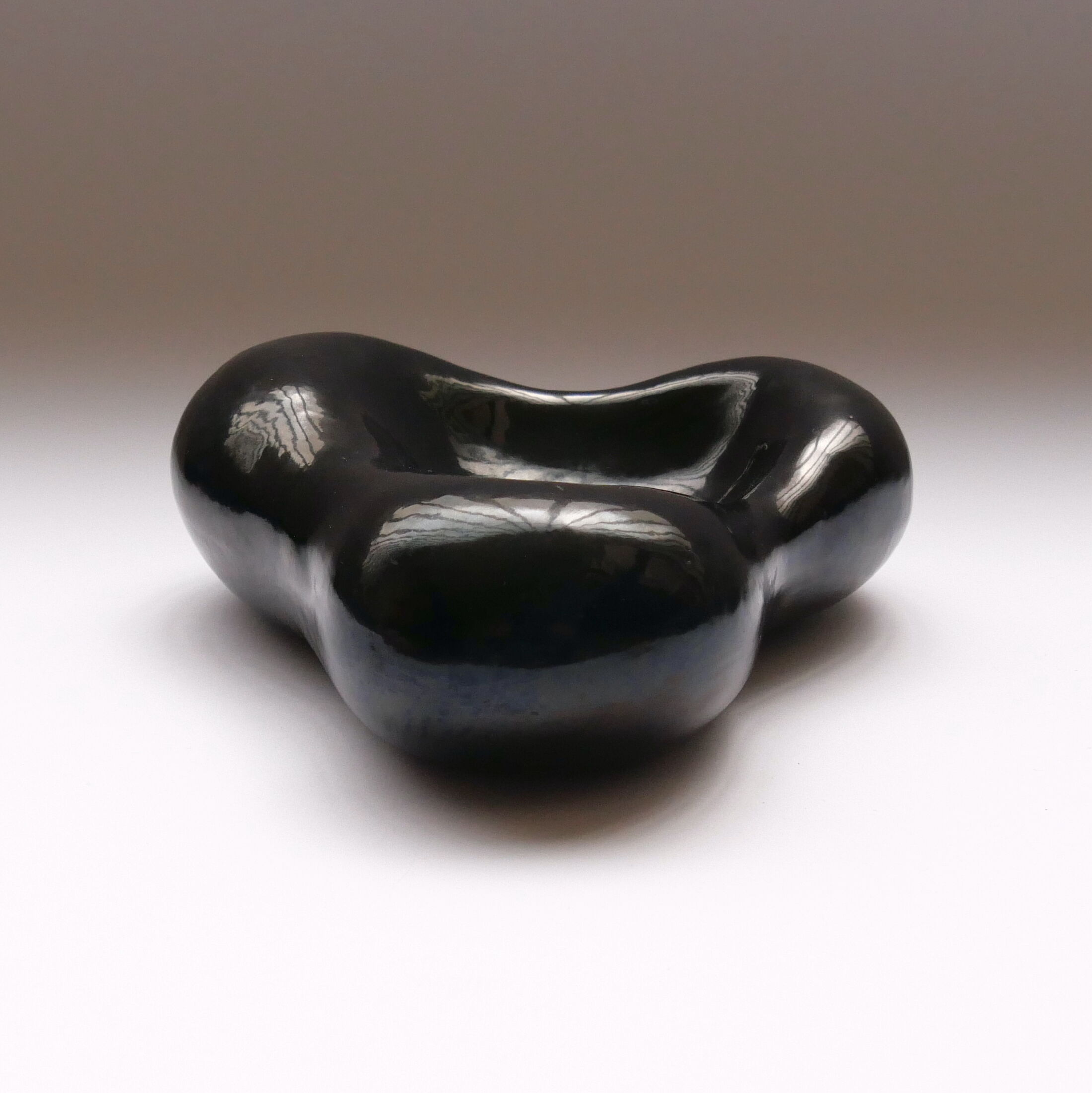 Biomorphic vacuum-pocket cup - black modeled ceramic - 1950's